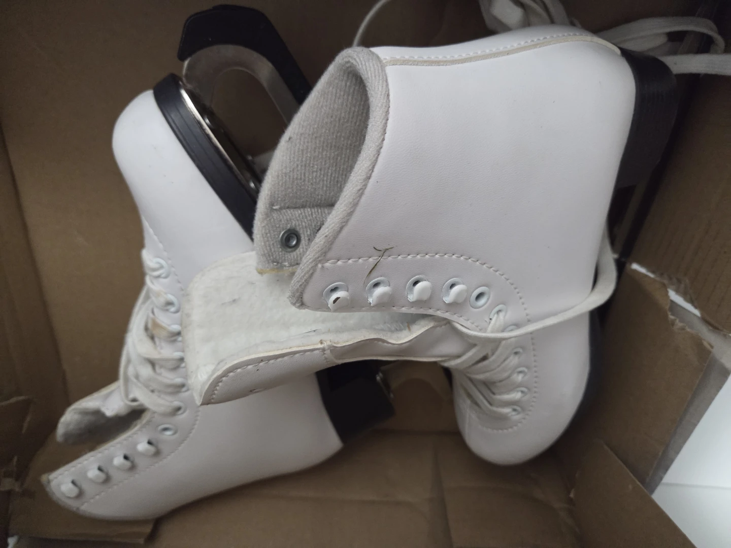Skates