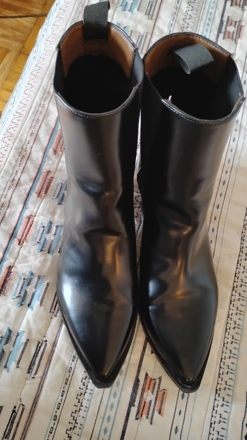 Black Pointed Toe Chelsea Boots