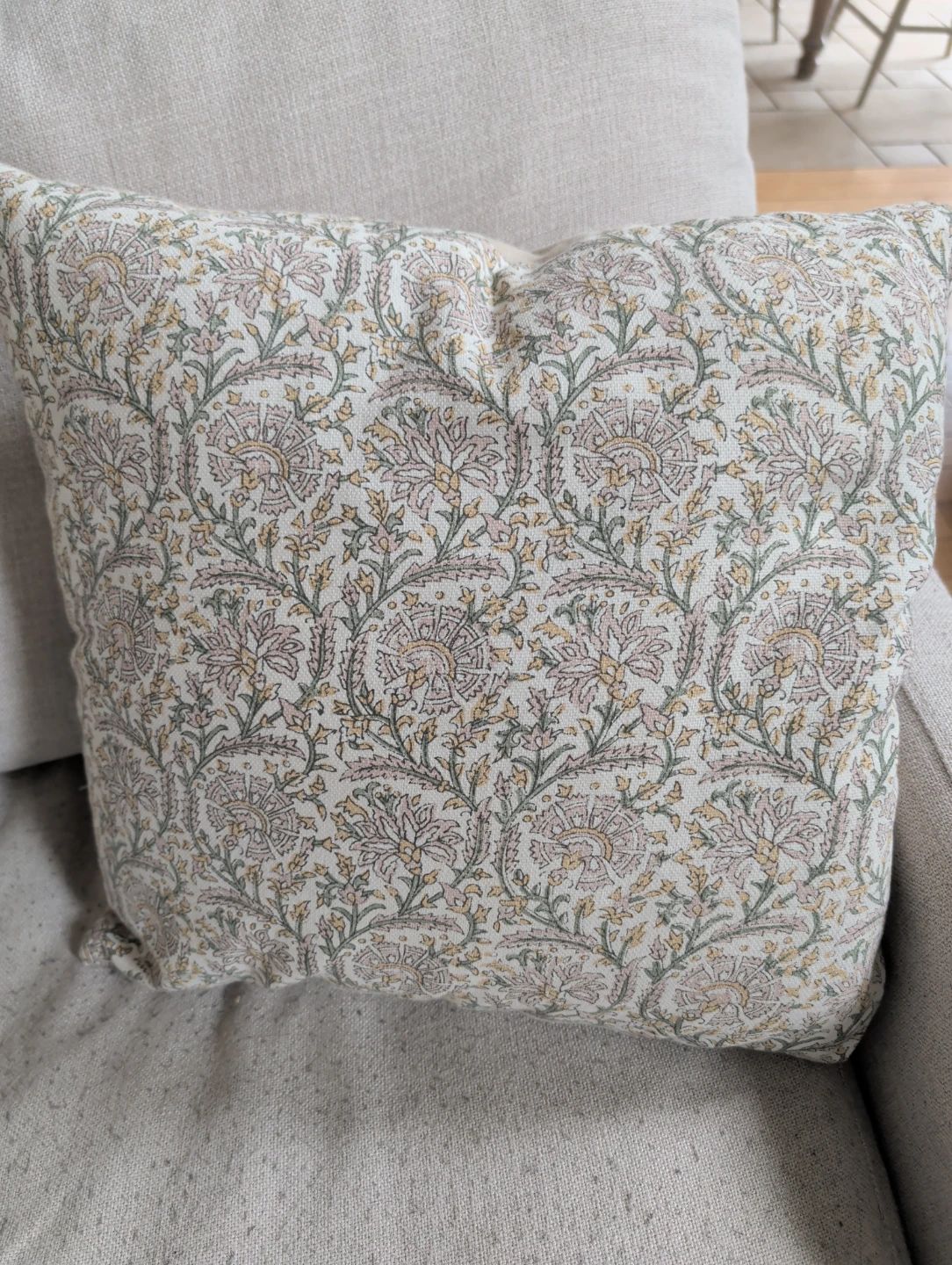 Decorative Throw Pillow with Floral Pattern
