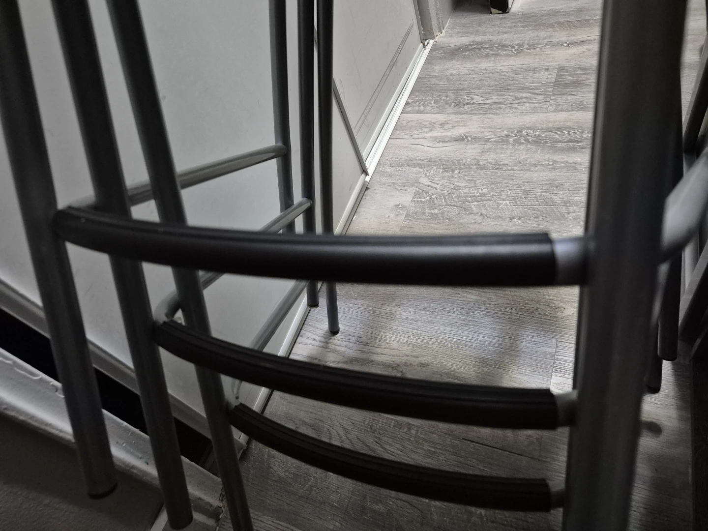 3 Bar/Kitchen Island Stools - photo 3