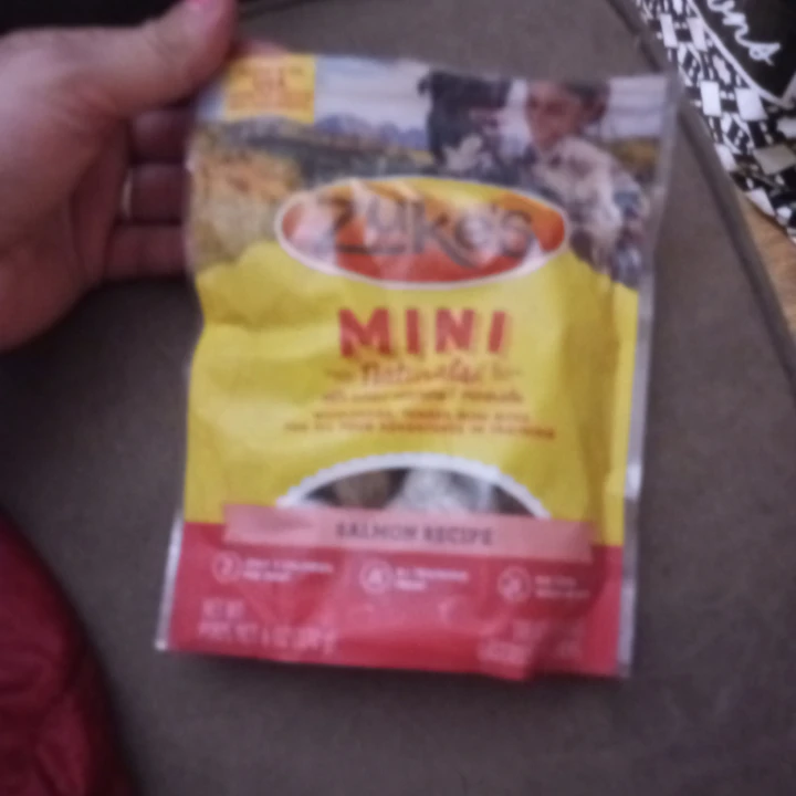 Zuke's Mini Naturals Salmon Recipe Dog Treats