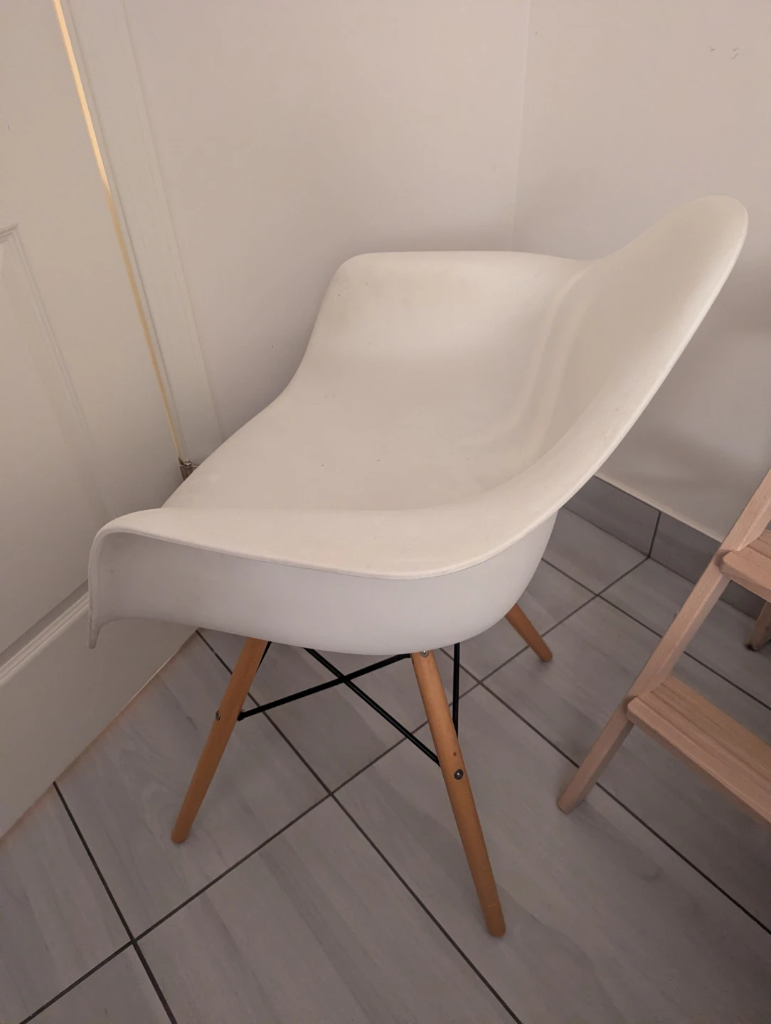 STRUCTUBE - White Eiffel-style Chair with Wooden Legs - photo 2