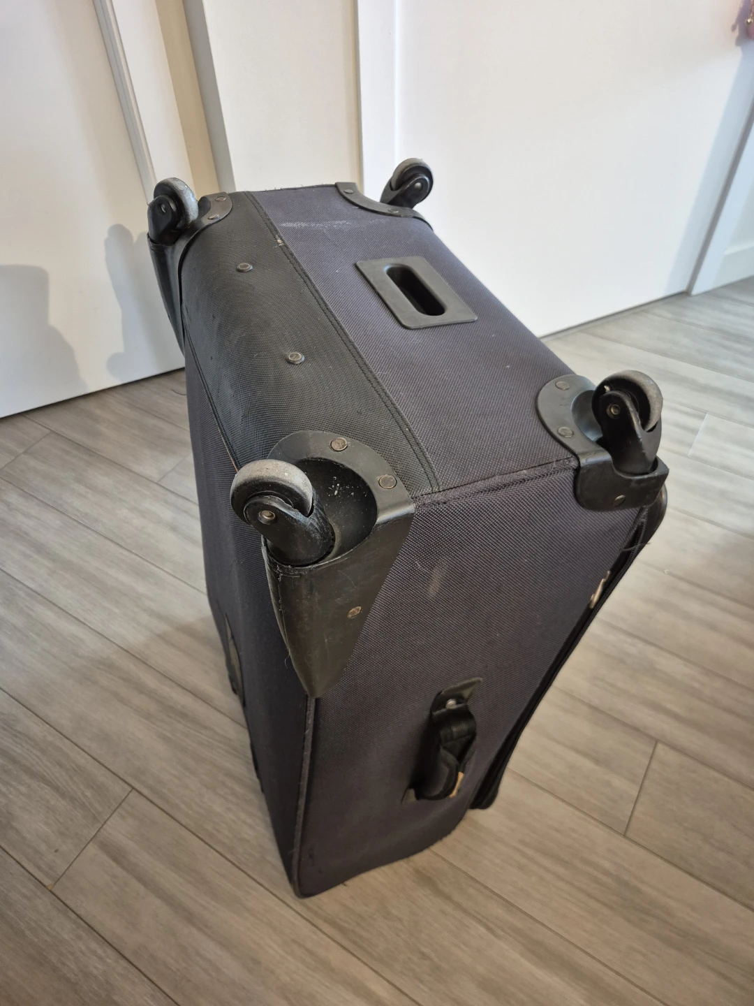 Large Samsonite Rolling Suitcase 🧡 - photo 2