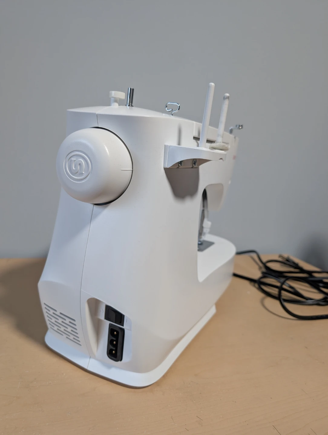 Singer M1500 Sewing Machine - photo 2
