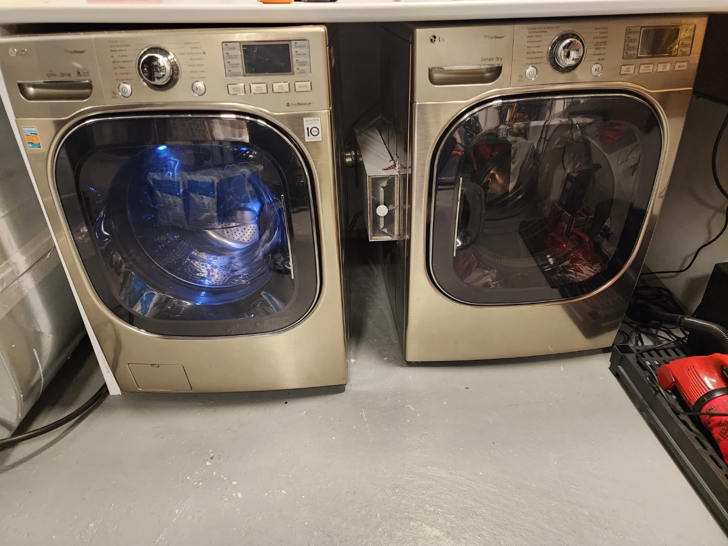 LG true steam Front Load Washer + Gas Dryer Set. Delivery.