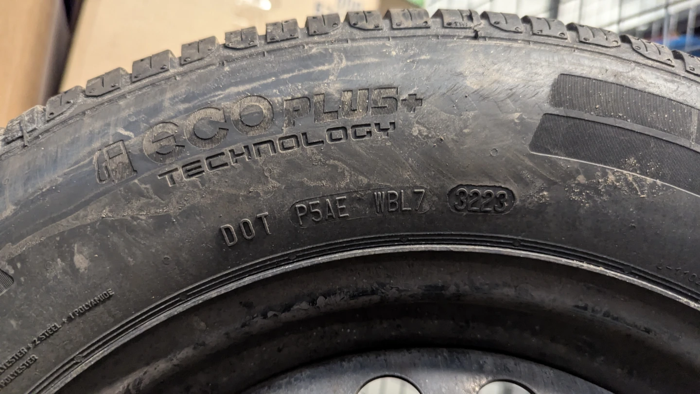 4x 15 inch Continental TrueContact Tour Tires +  Steel Rims - photo 3