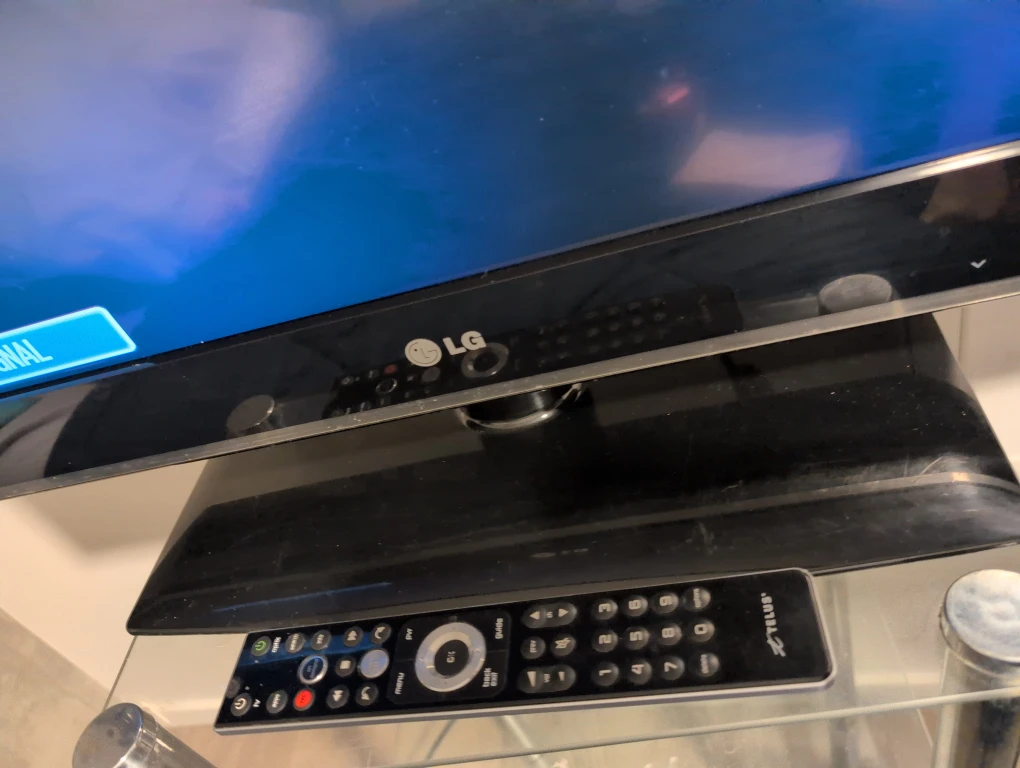 LG HD TV - photo 2