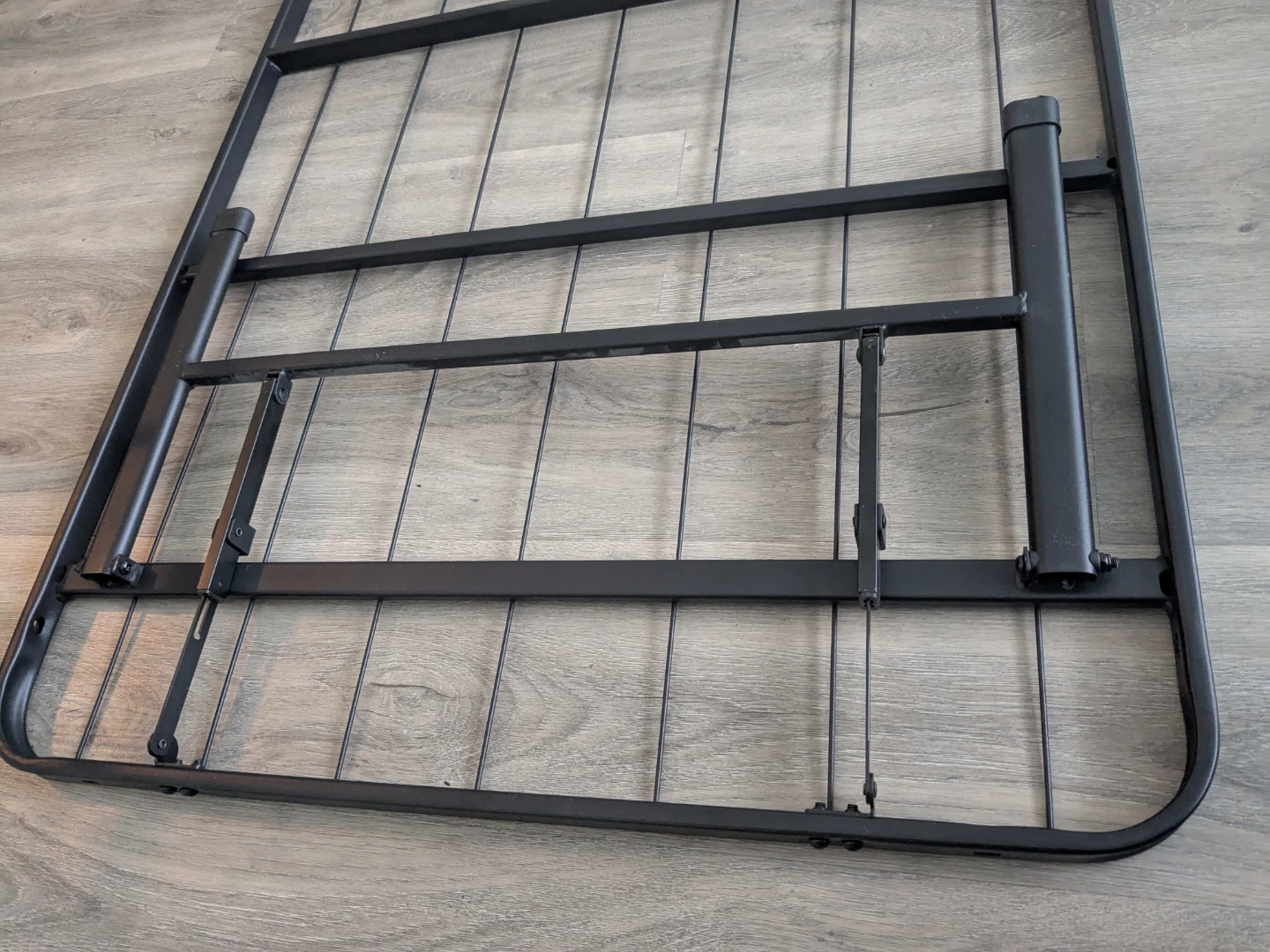 ​[FREE] Queen Size Bed Frame - Urgent Pickup by the 22nd! - photo 3
