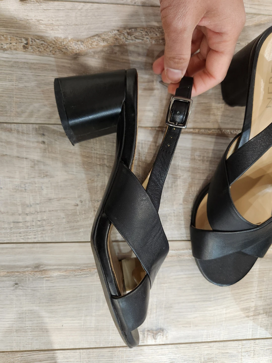 Naturalizer Black Leather Block Heel Sandals size 5.5 - photo 2