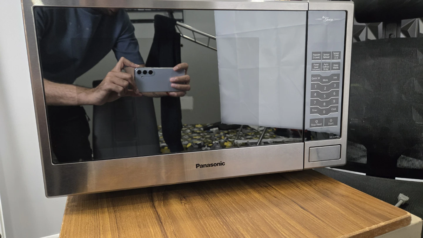 Panasonic "The Genius" Microwave Oven - photo 2