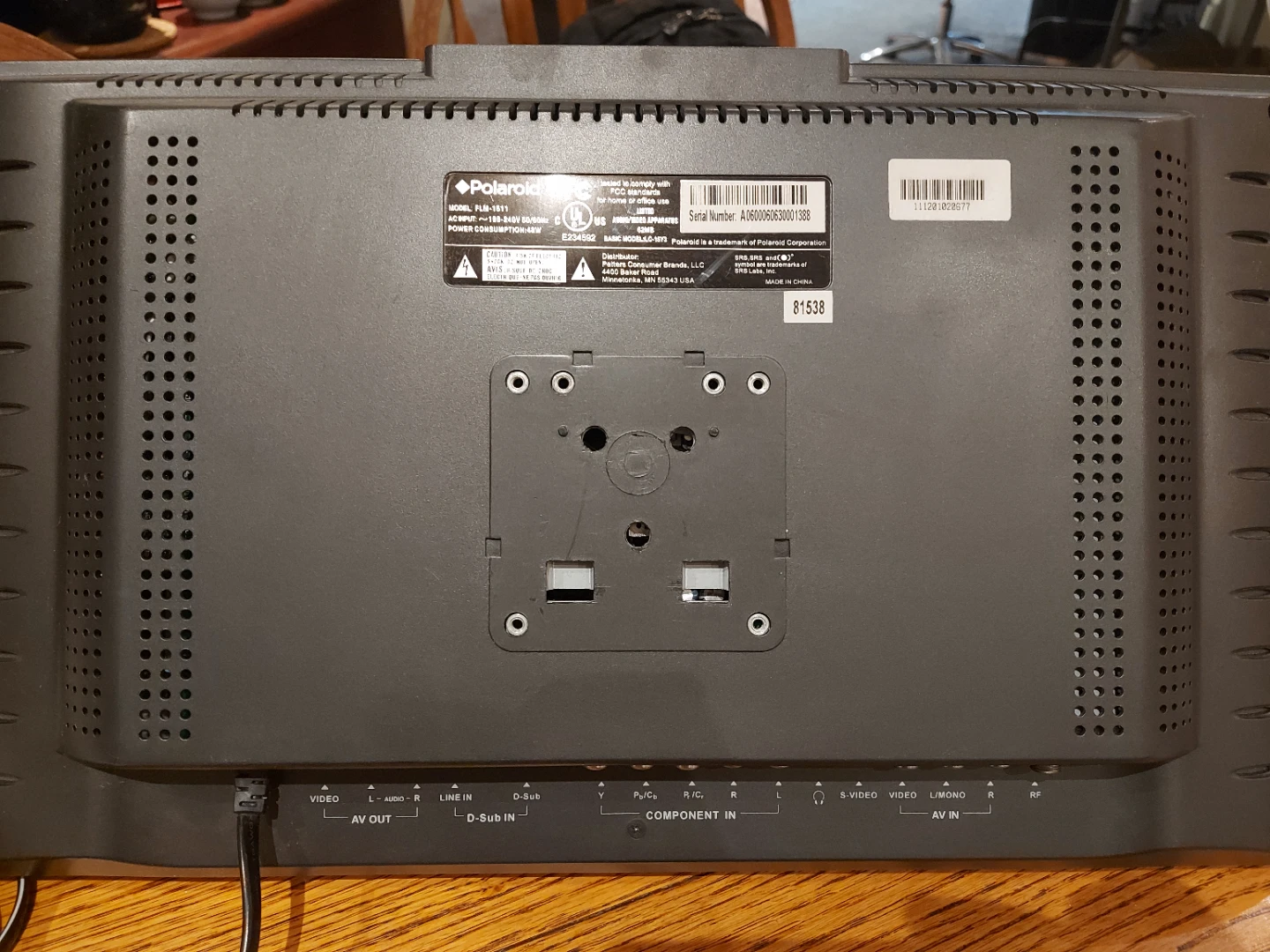 Polaroid FLM-1511 15-inch LCD TV - photo 2