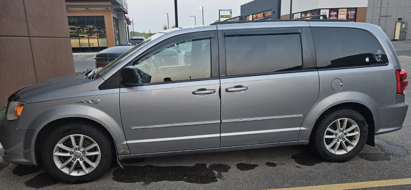 Active 2013 Dodge Grand Caravan Minivan - photo 2