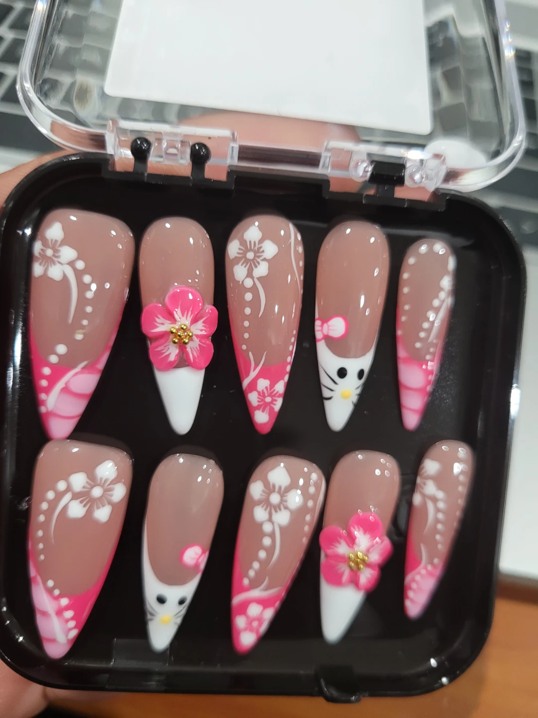 ACRYLIC PRESS ON NAILS
