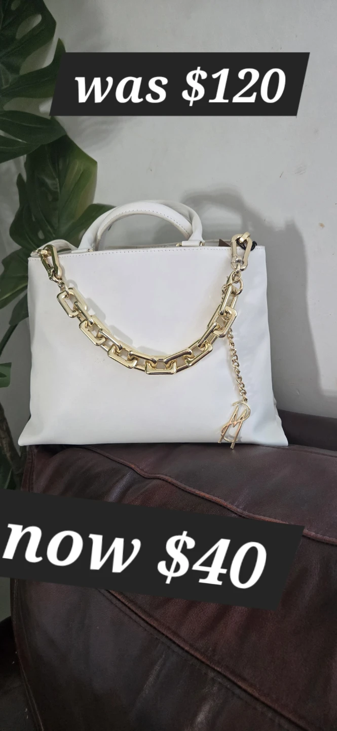 White Handbag with Gold Chain and hat - photo 2