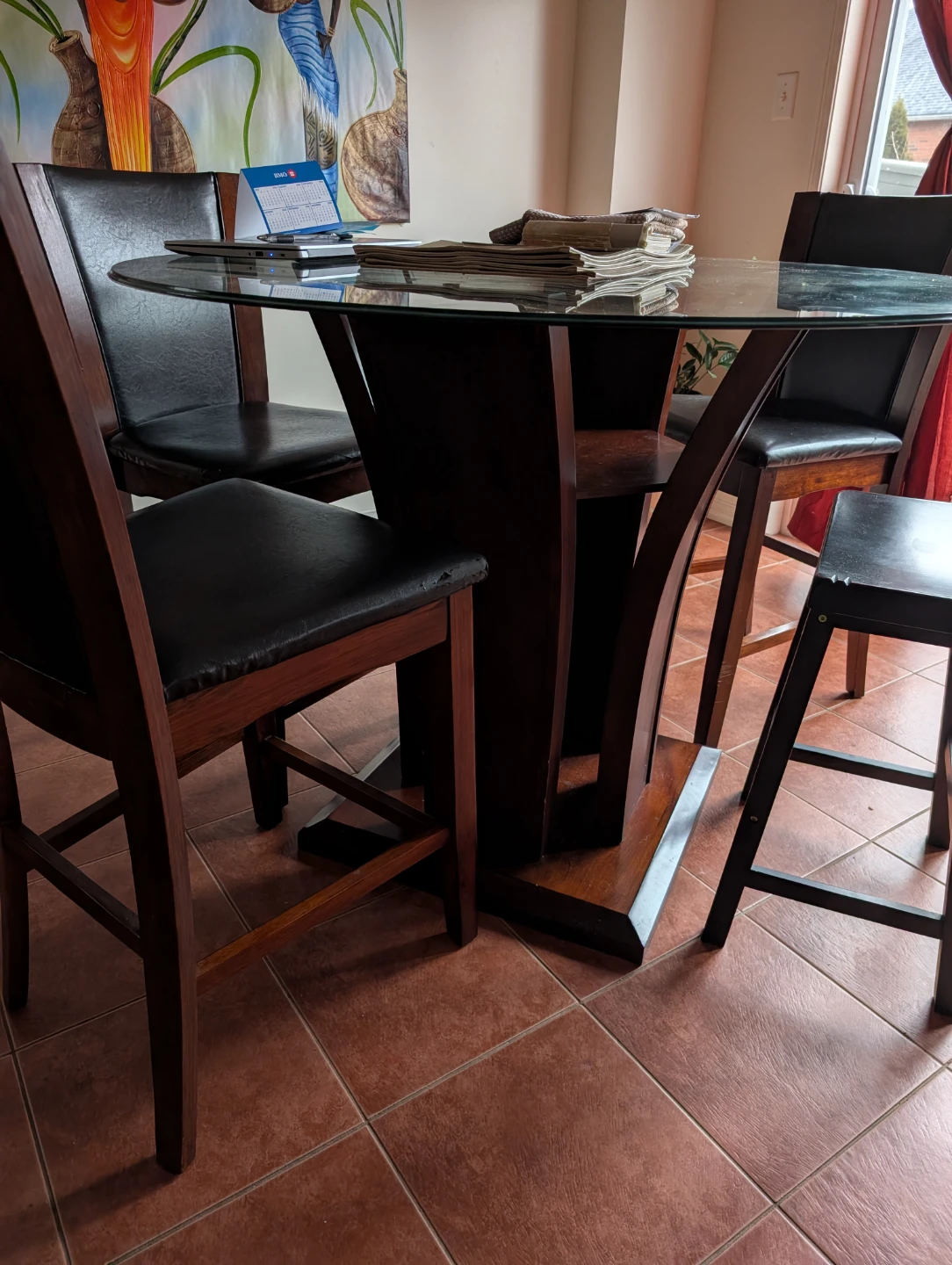 Kitchen glass table and chairs