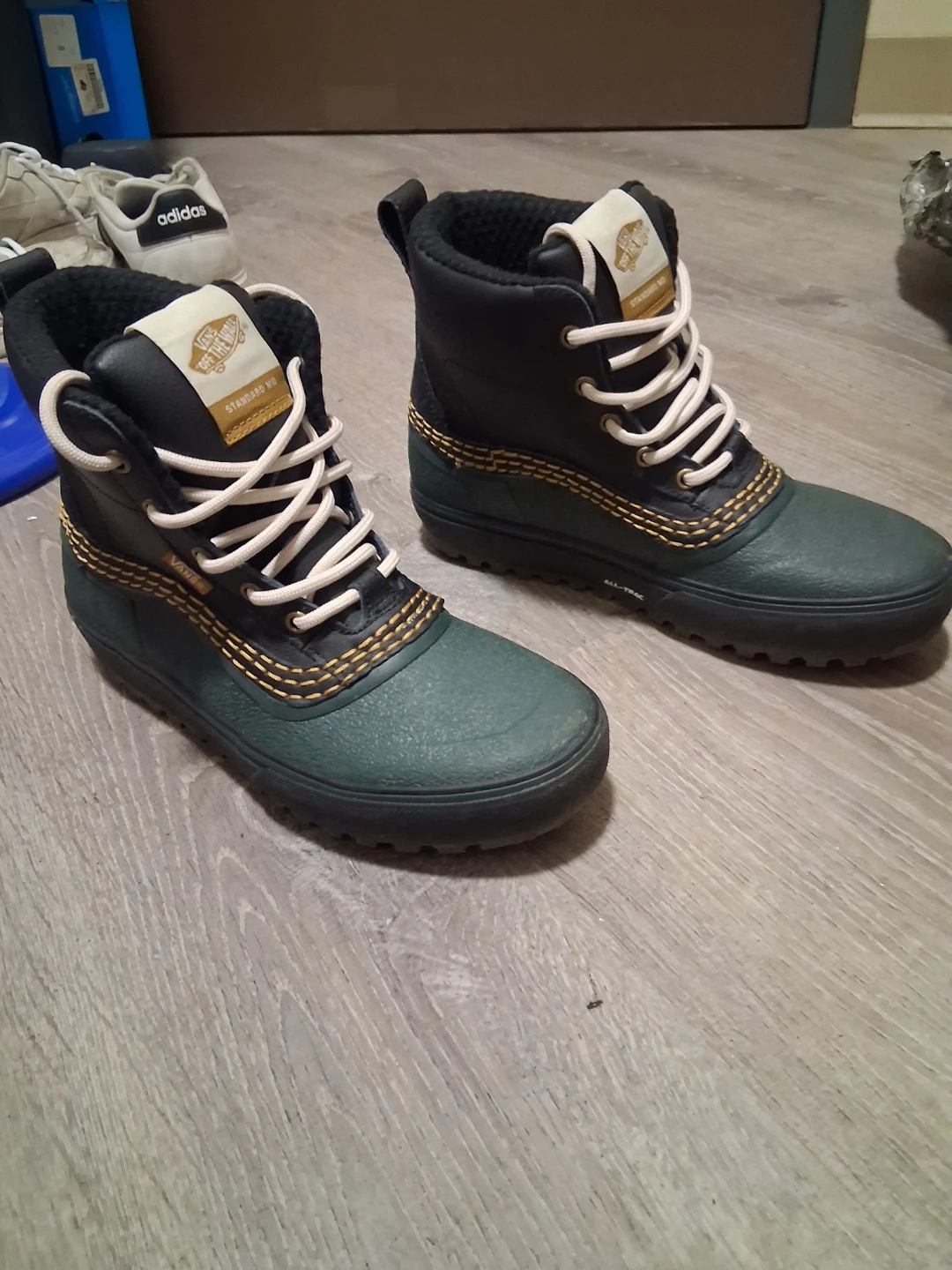 Vans Standard Mid Snow MTE Boots Forest Green
