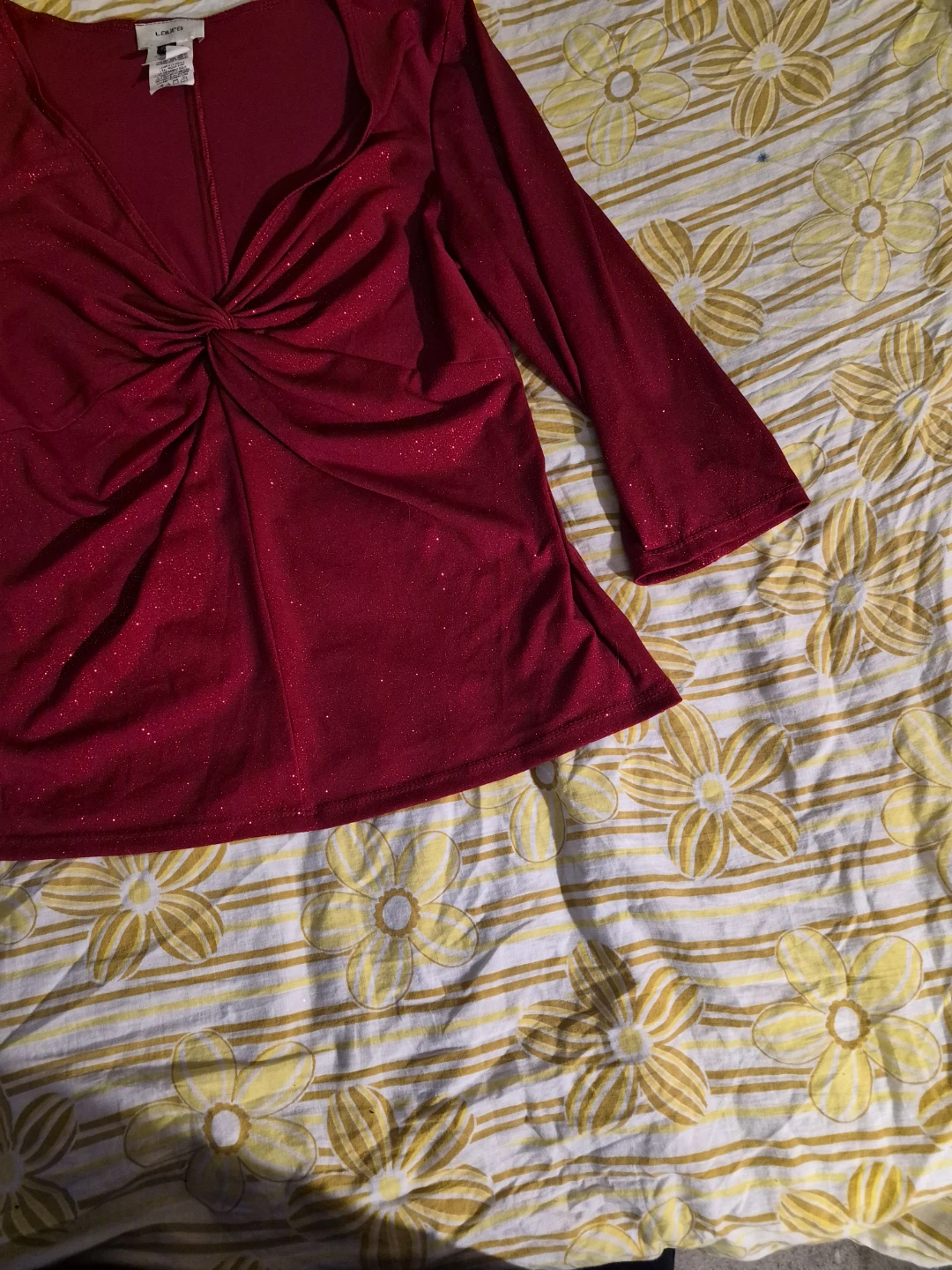 Red sparkly top with a twist front - photo 3
