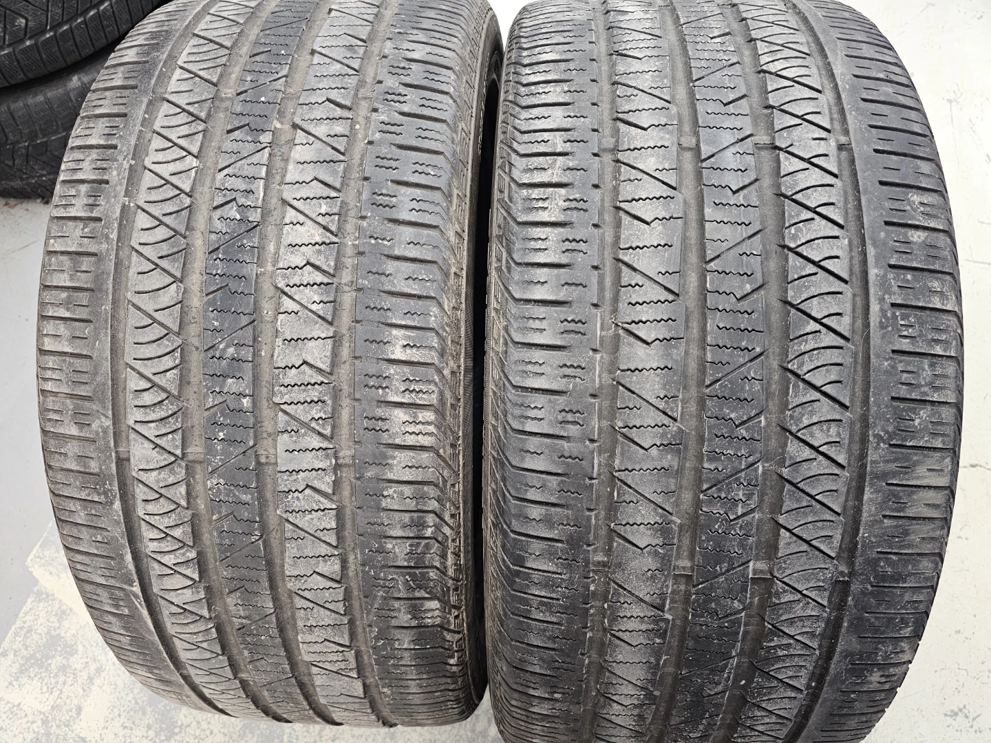 285/40 R22 CONTINENTAL ALL SEASON TIRES (2 ONLY)