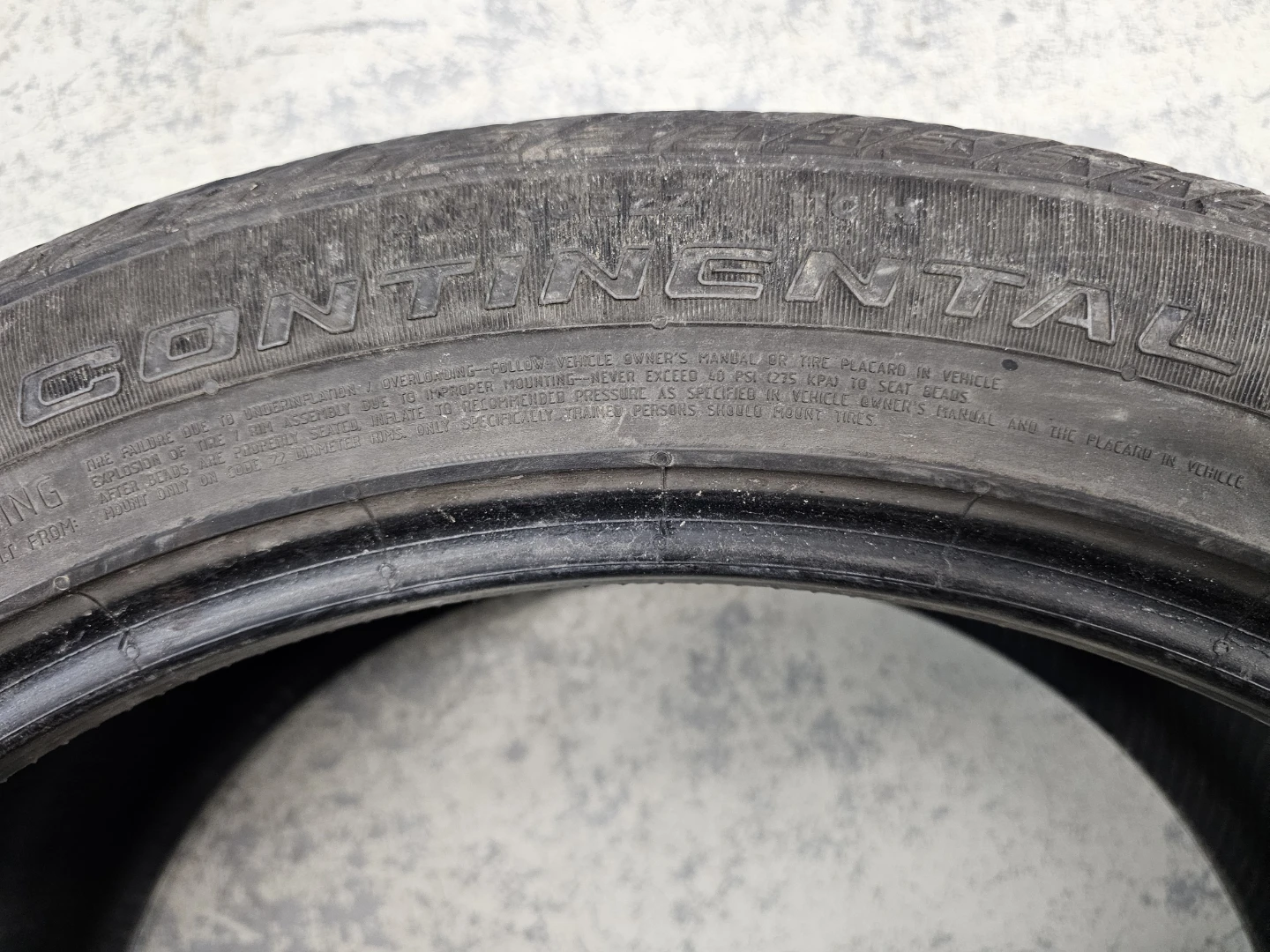 285/40 R22 CONTINENTAL ALL SEASON TIRES (2 ONLY) - photo 3