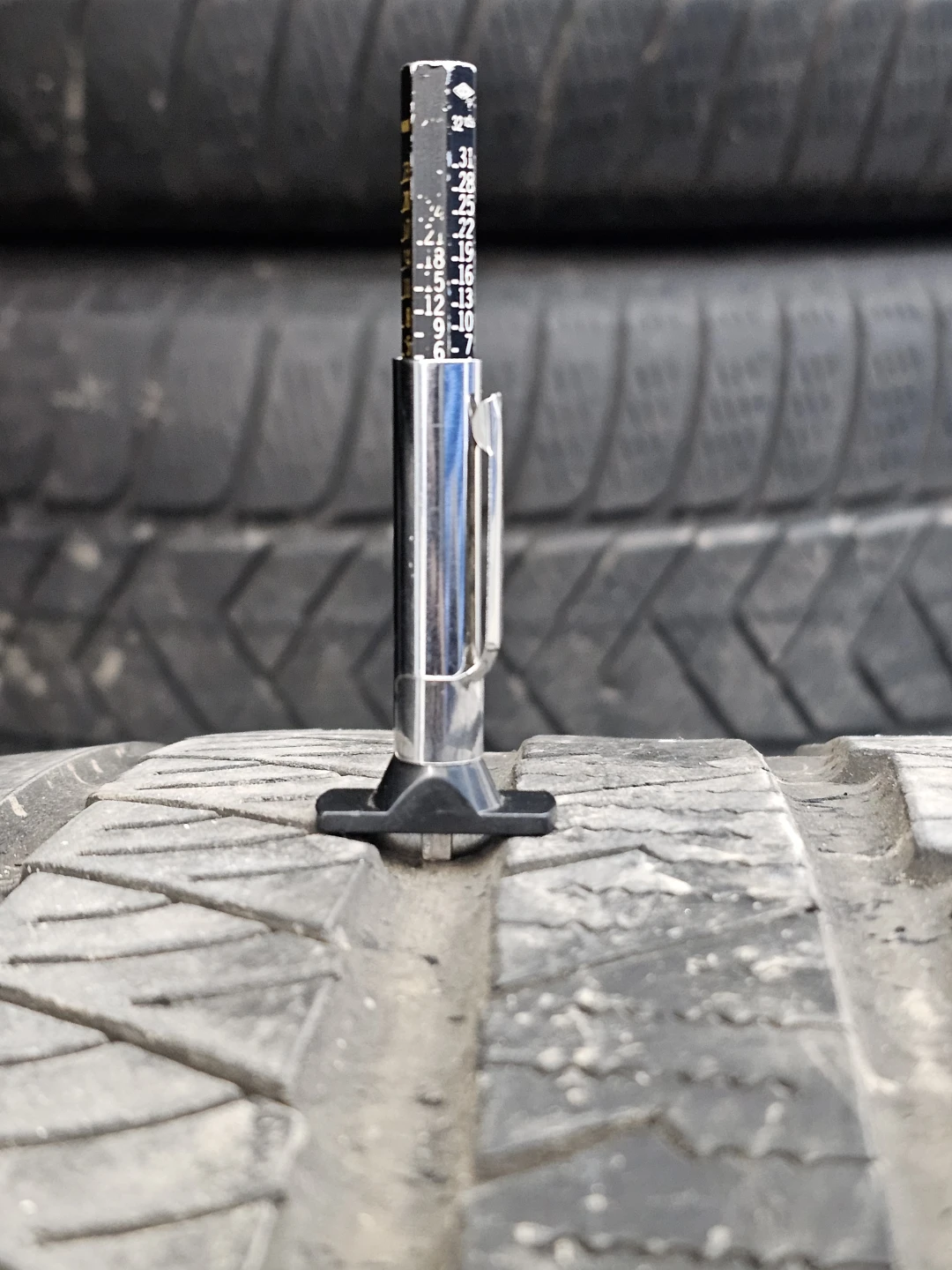 285/40 R22 CONTINENTAL ALL SEASON TIRES (2 ONLY) - photo 4