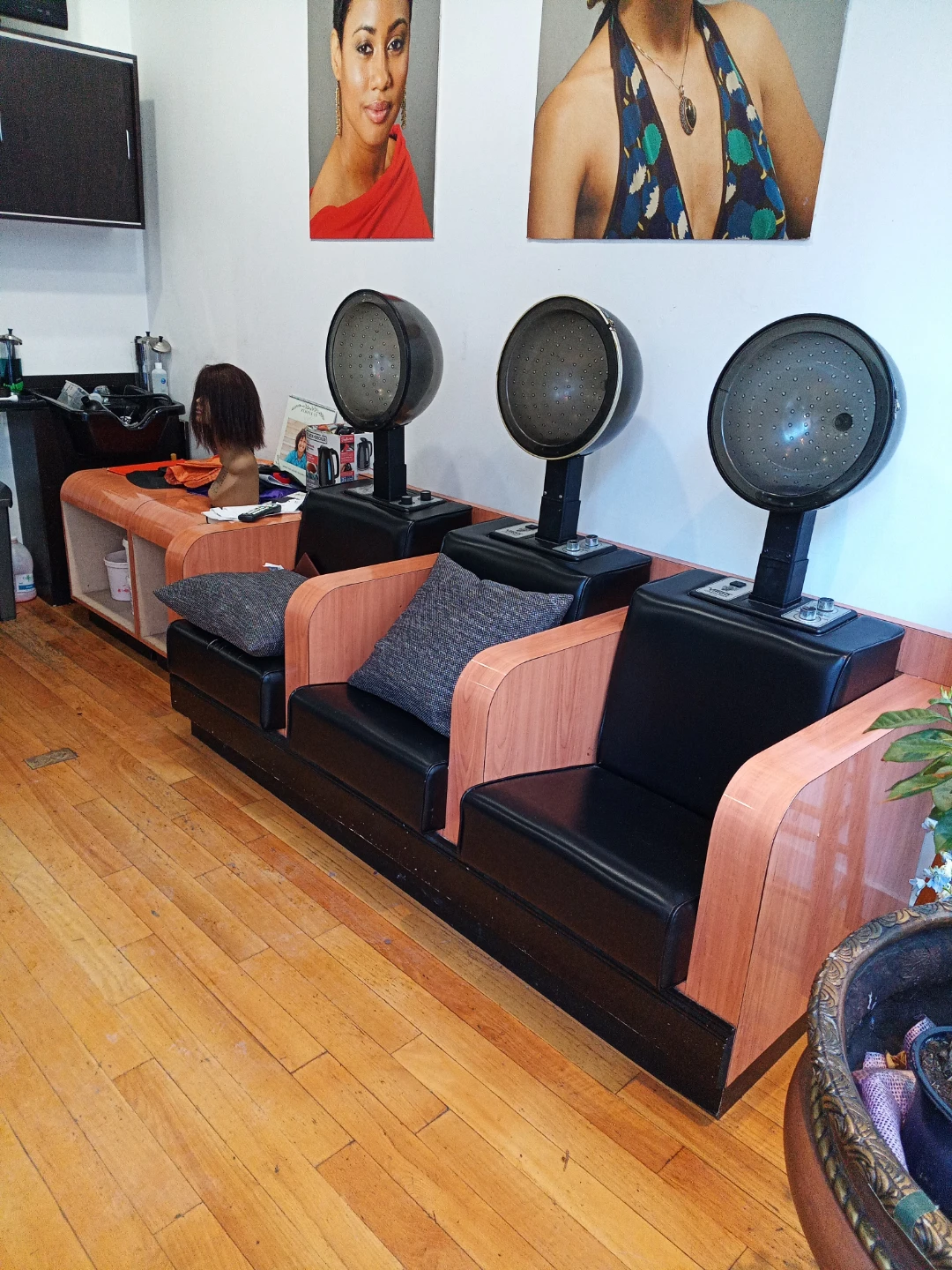 Salon liquidation