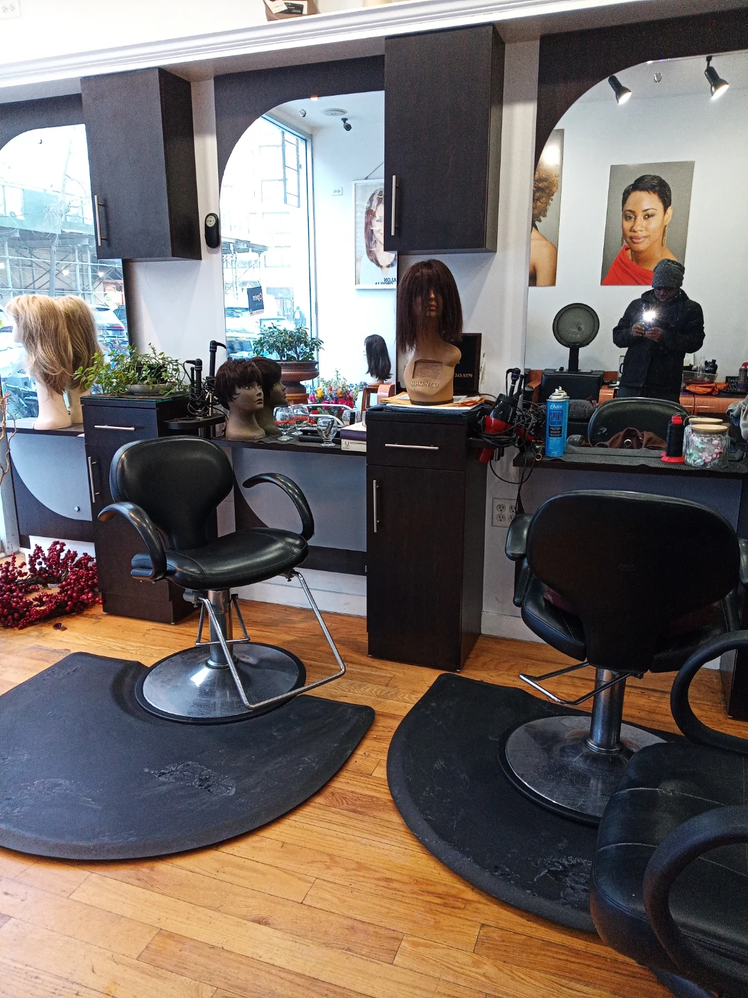 Salon liquidation - photo 2