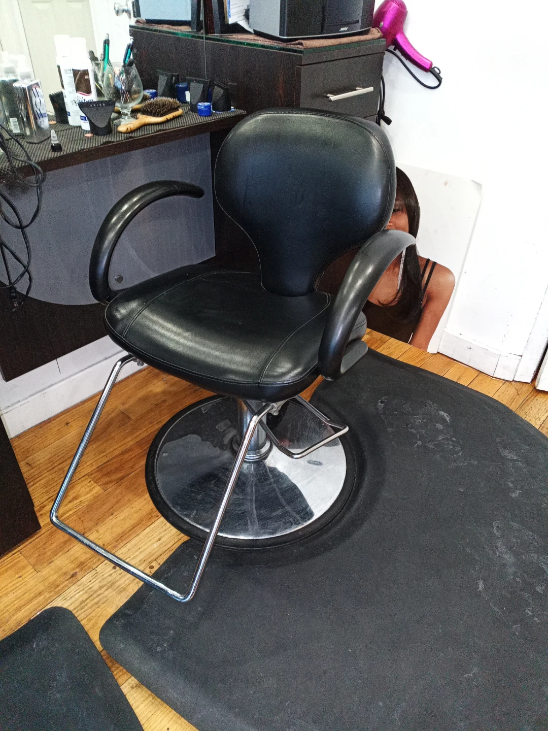 Salon liquidation - photo 4