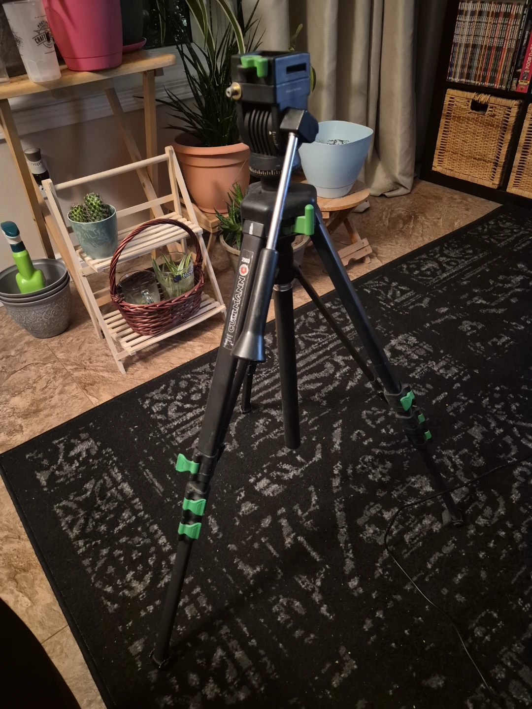 Manfrotto Tripod with Fluid Head 🥕