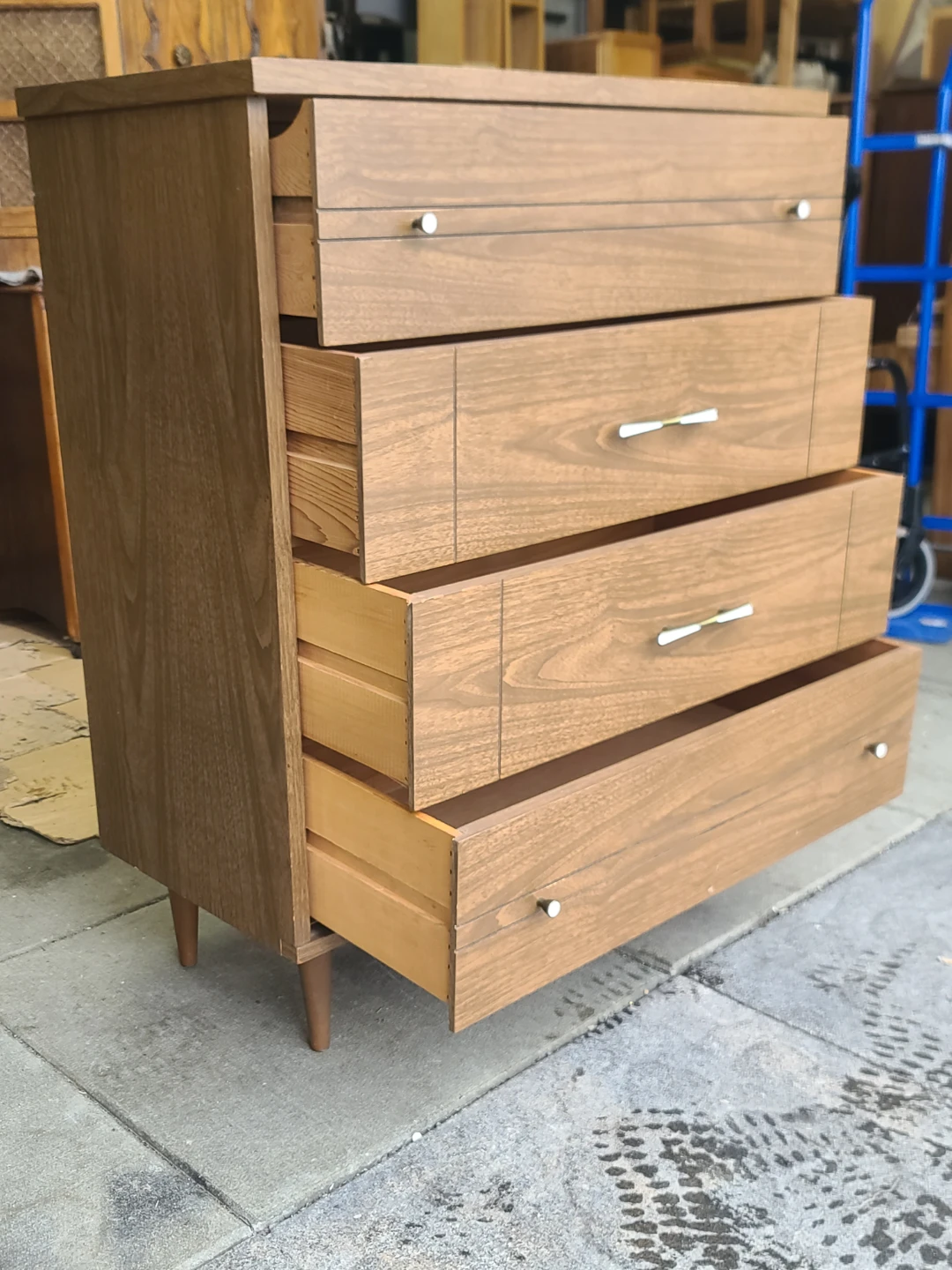 Mid-Century Modern 4-Drawer Dresser - photo 2