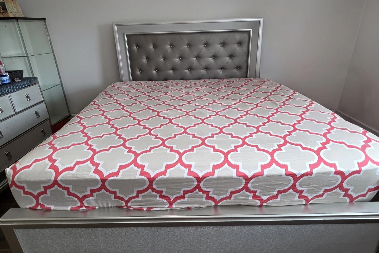 King size Silver Tufted Headboard Bed Frame+boxes