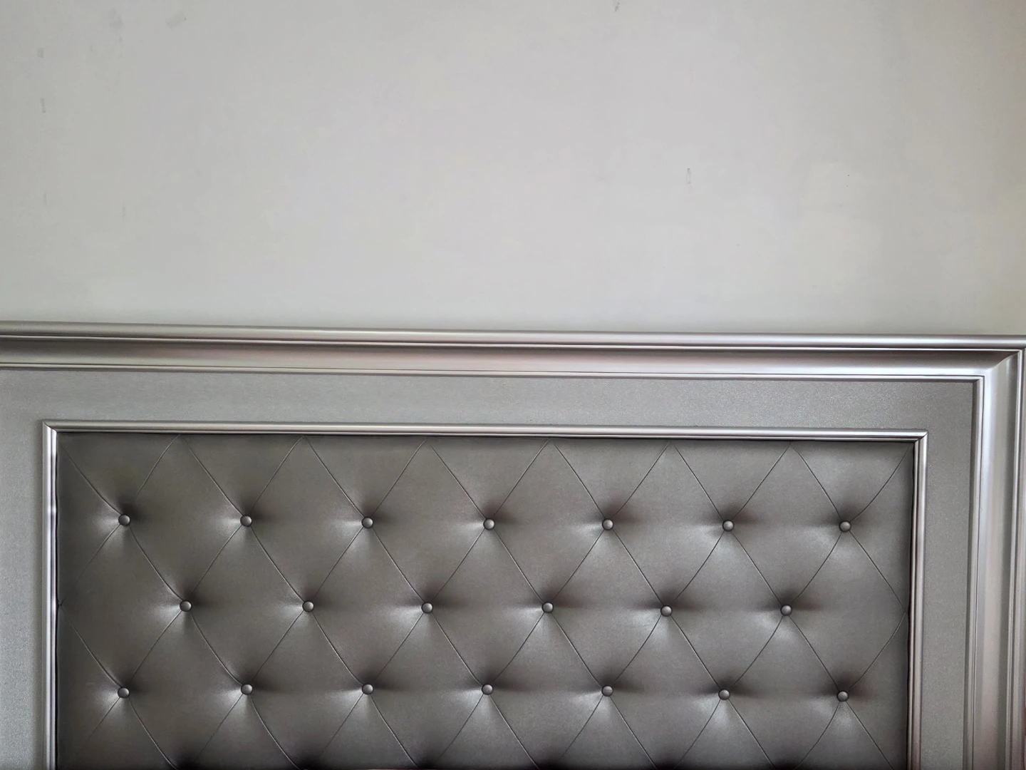 King size Silver Tufted Headboard Bed Frame+boxes - photo 3