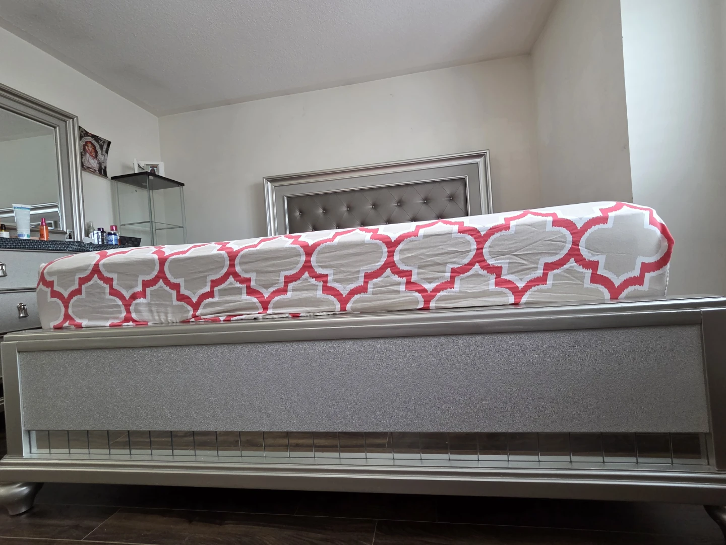 King size Silver Tufted Headboard Bed Frame+boxes - photo 4