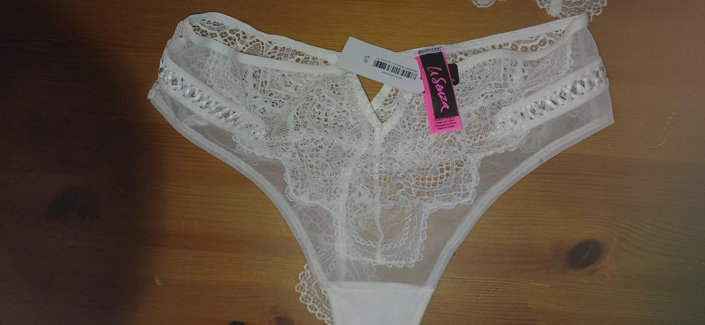La Senza White Lace Plunge Bra and Panty Set - 32D - photo 3