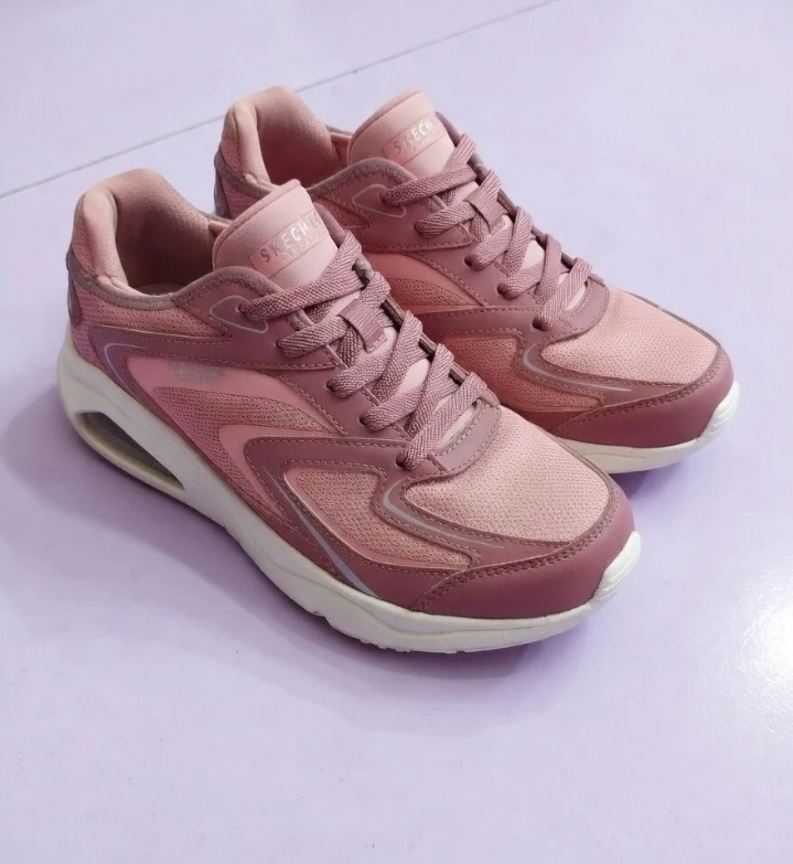 Skechers Women's Pink Sneakers