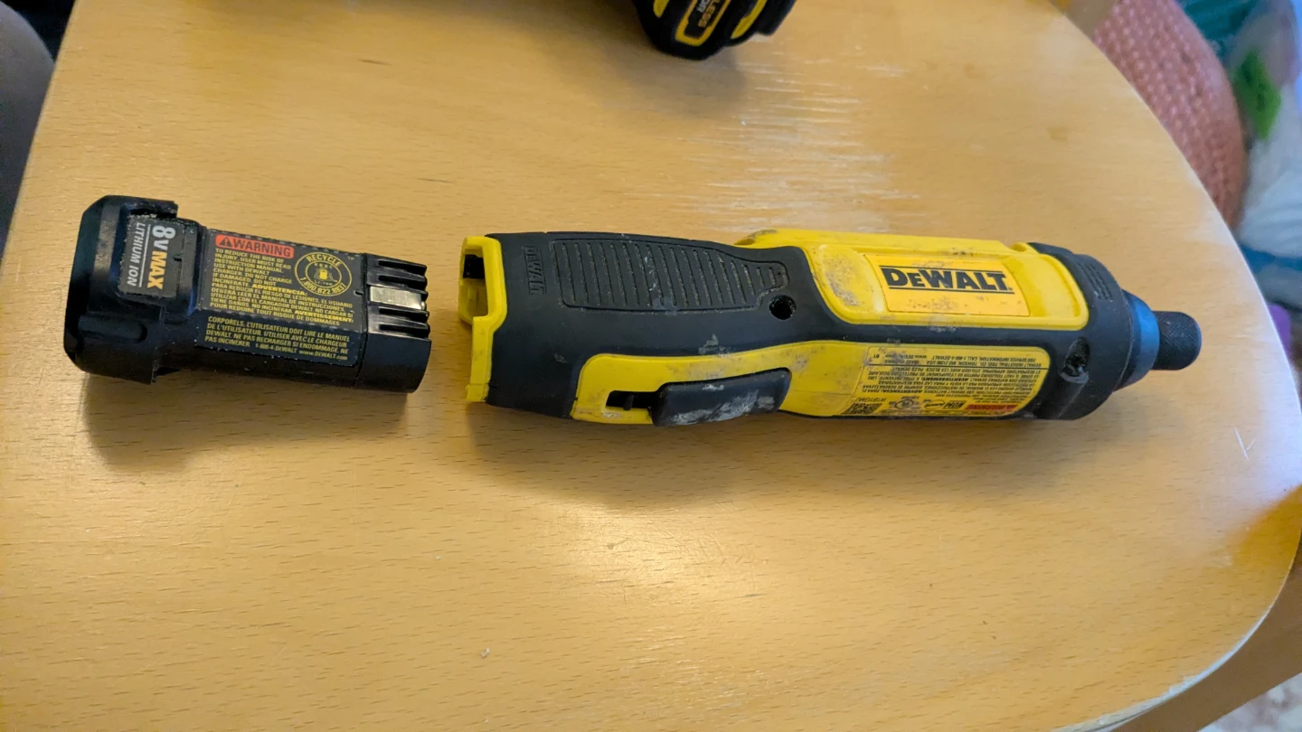 DeWalt Gyroscopic Screwdriver with 8V MAX Battery - photo 2