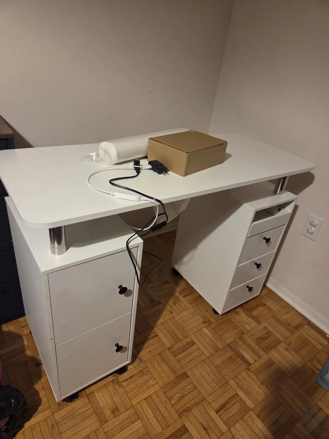 Hokku Designs White Nail Tech Desk with Dust Collector