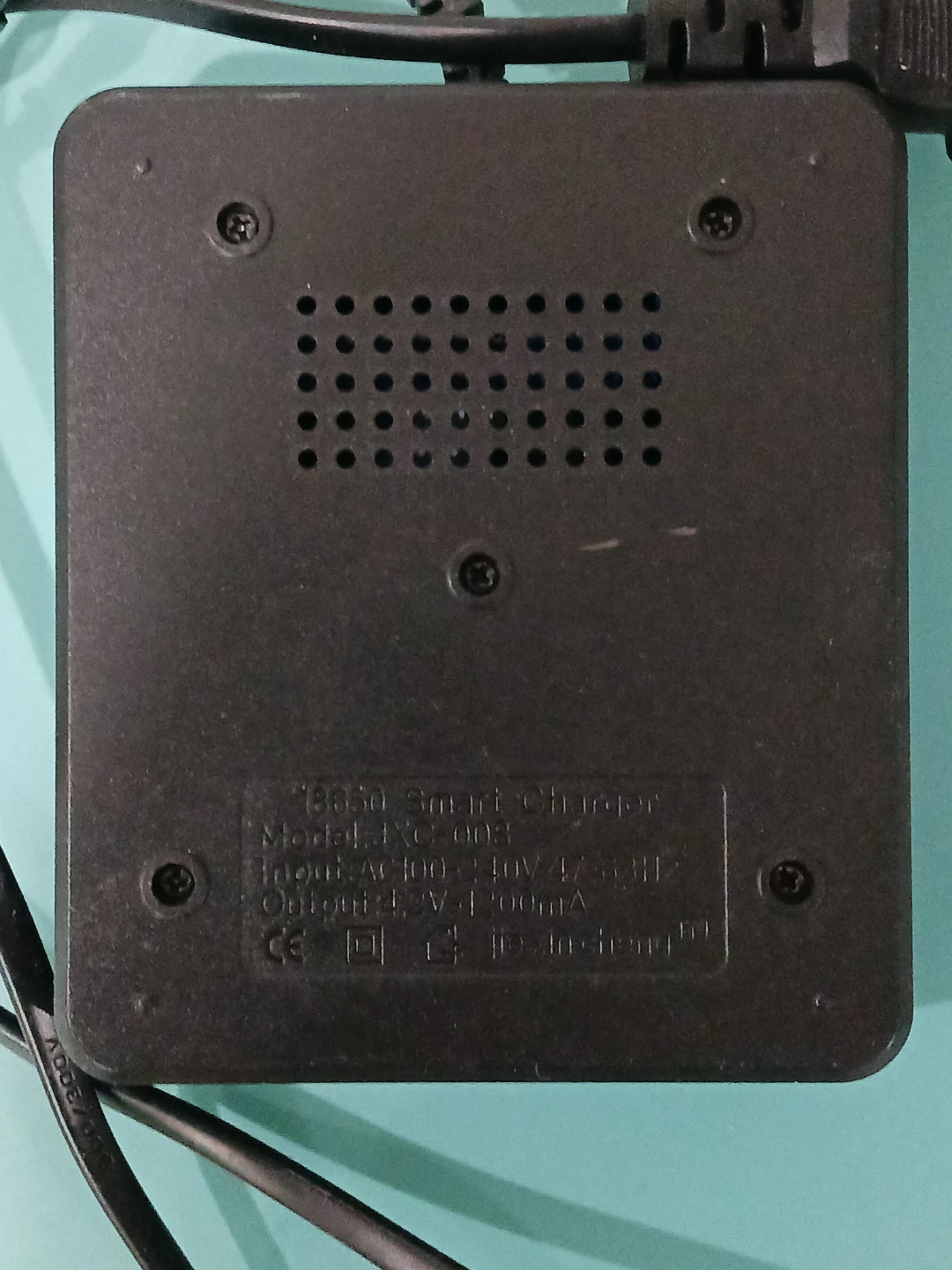 4-Bay 18650 Smart Battery Charger - photo 3