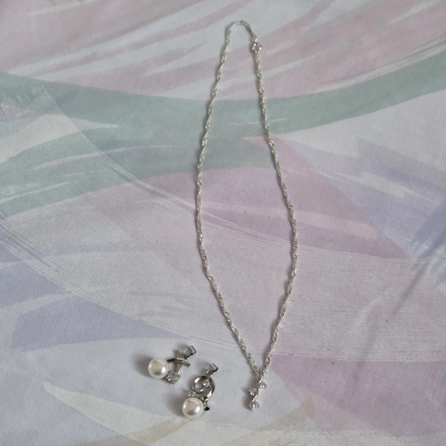 Silver Tone Necklace and Pearl Pendants Set