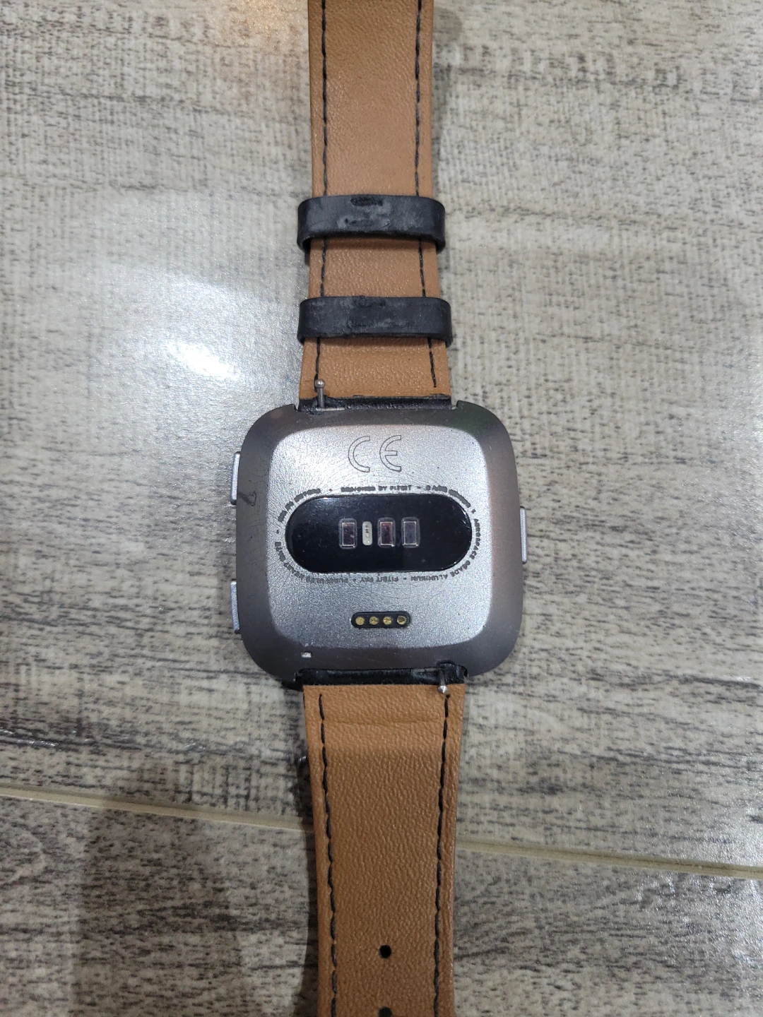 Fitbit Versa Smartwatch with Charger - photo 5