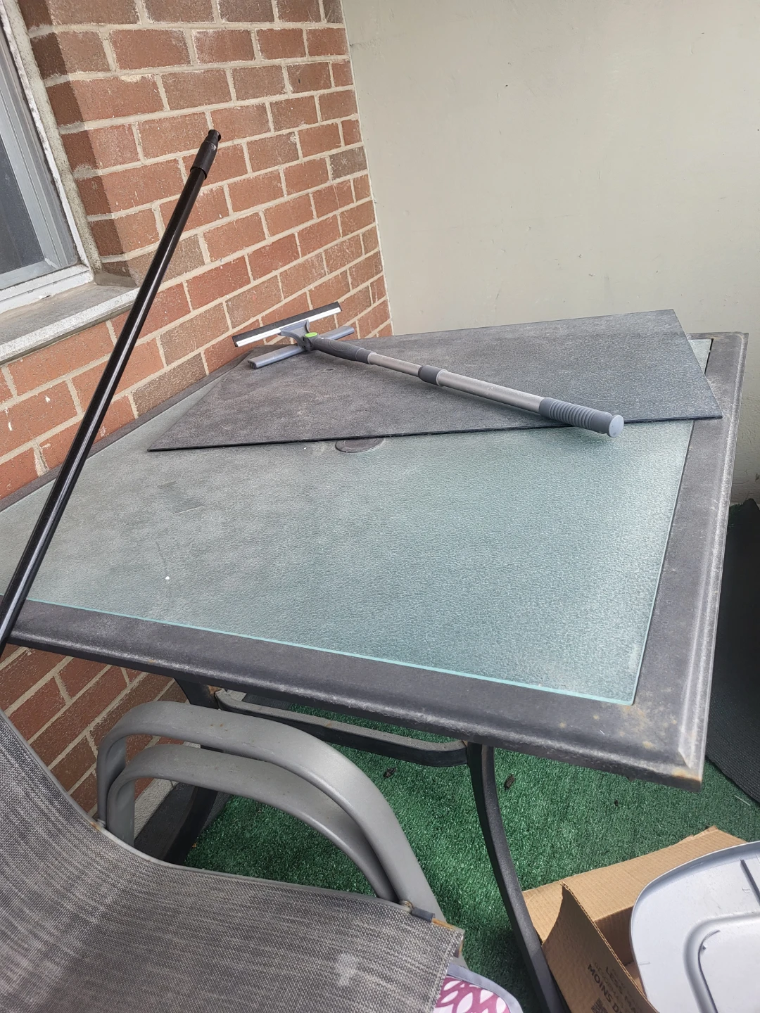 Outdoor table with 2 chairs with 2 seat pads
