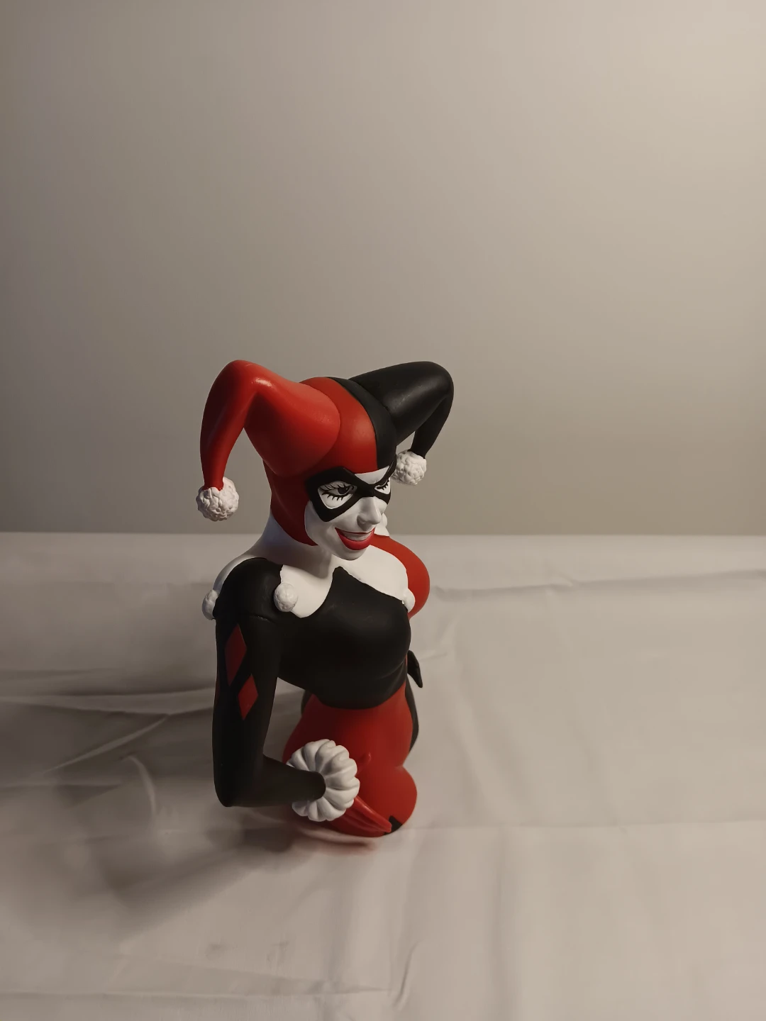 Harley Quinn Bust Statue - photo 2