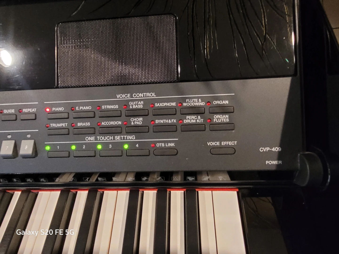 Yamaha Clavinova CVP-409 Digital Piano - photo 4