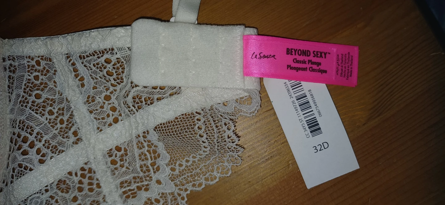 La Senza White Lace Plunge Bra and Panty Set - 32D - photo 2