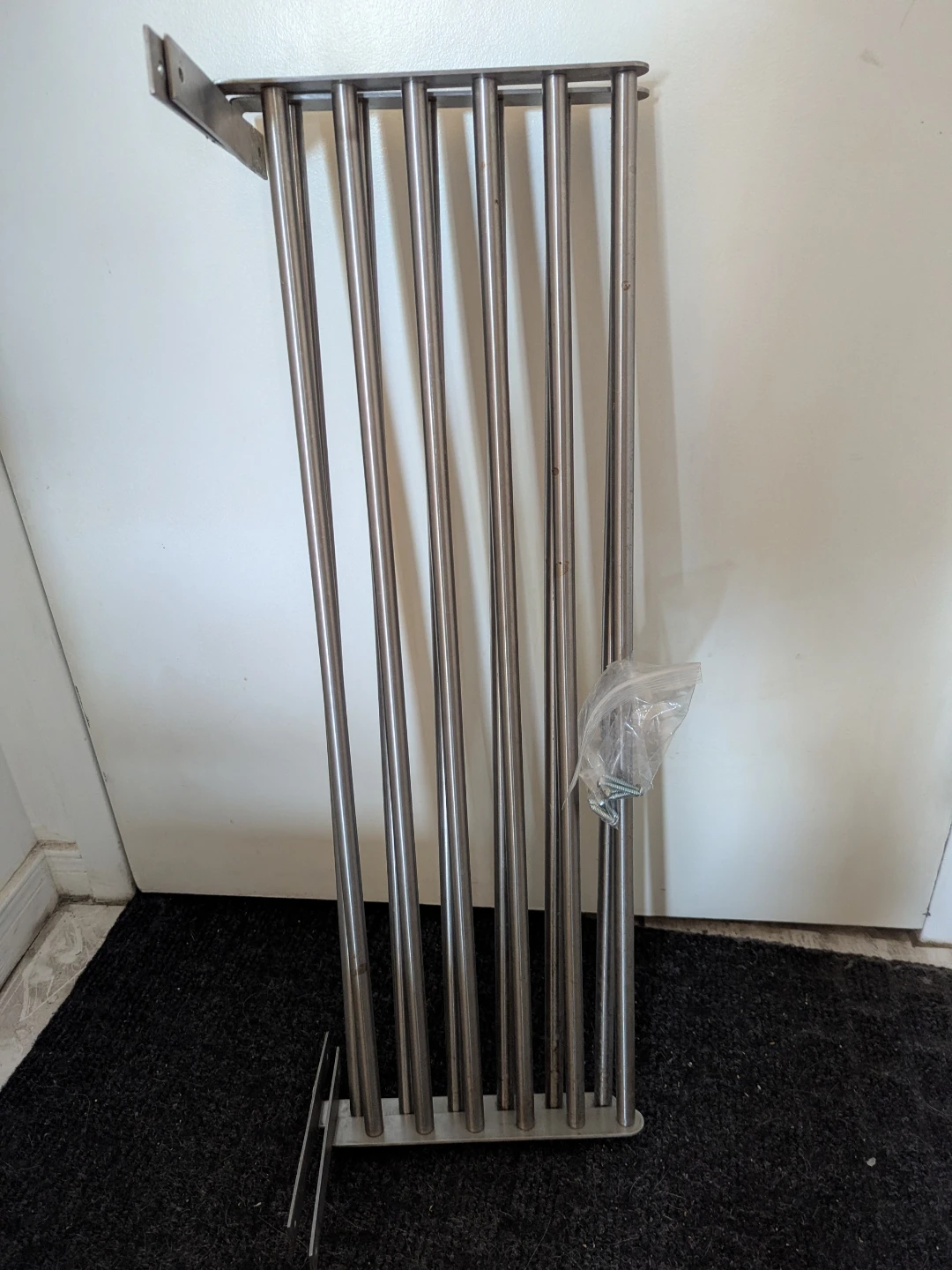 Set of 2 metal shelving 🥕