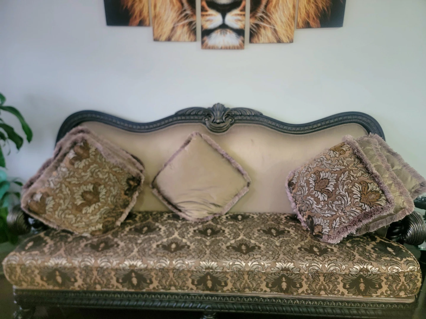 Ornate Sofa and Accent Chairs Set - photo 3