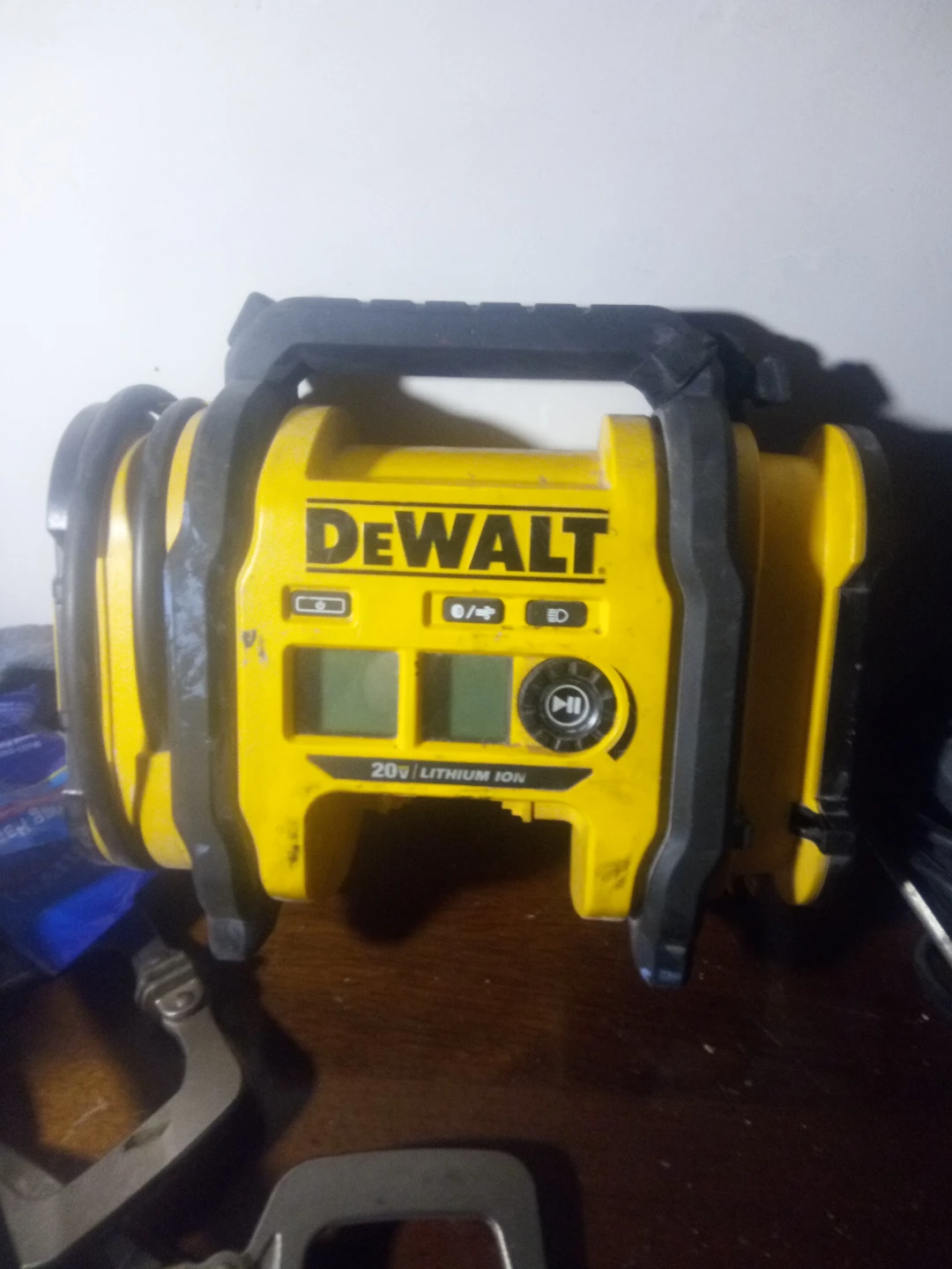 DeWalt 20V Lithium Ion Portable Air Compressor