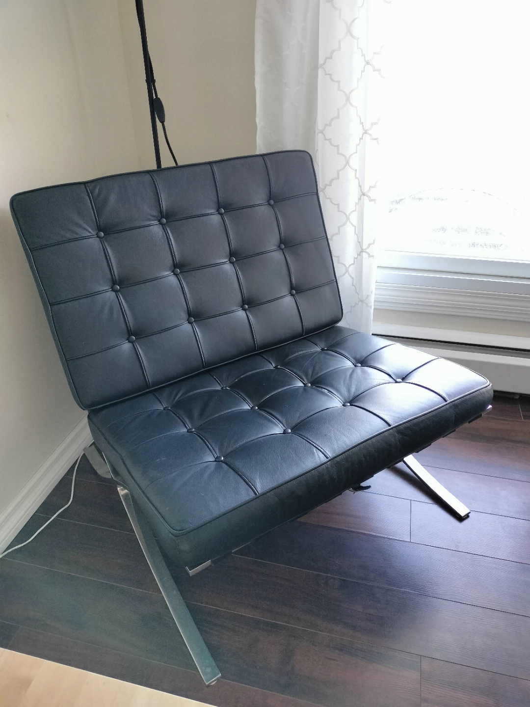 Black Leather Lounge Chair