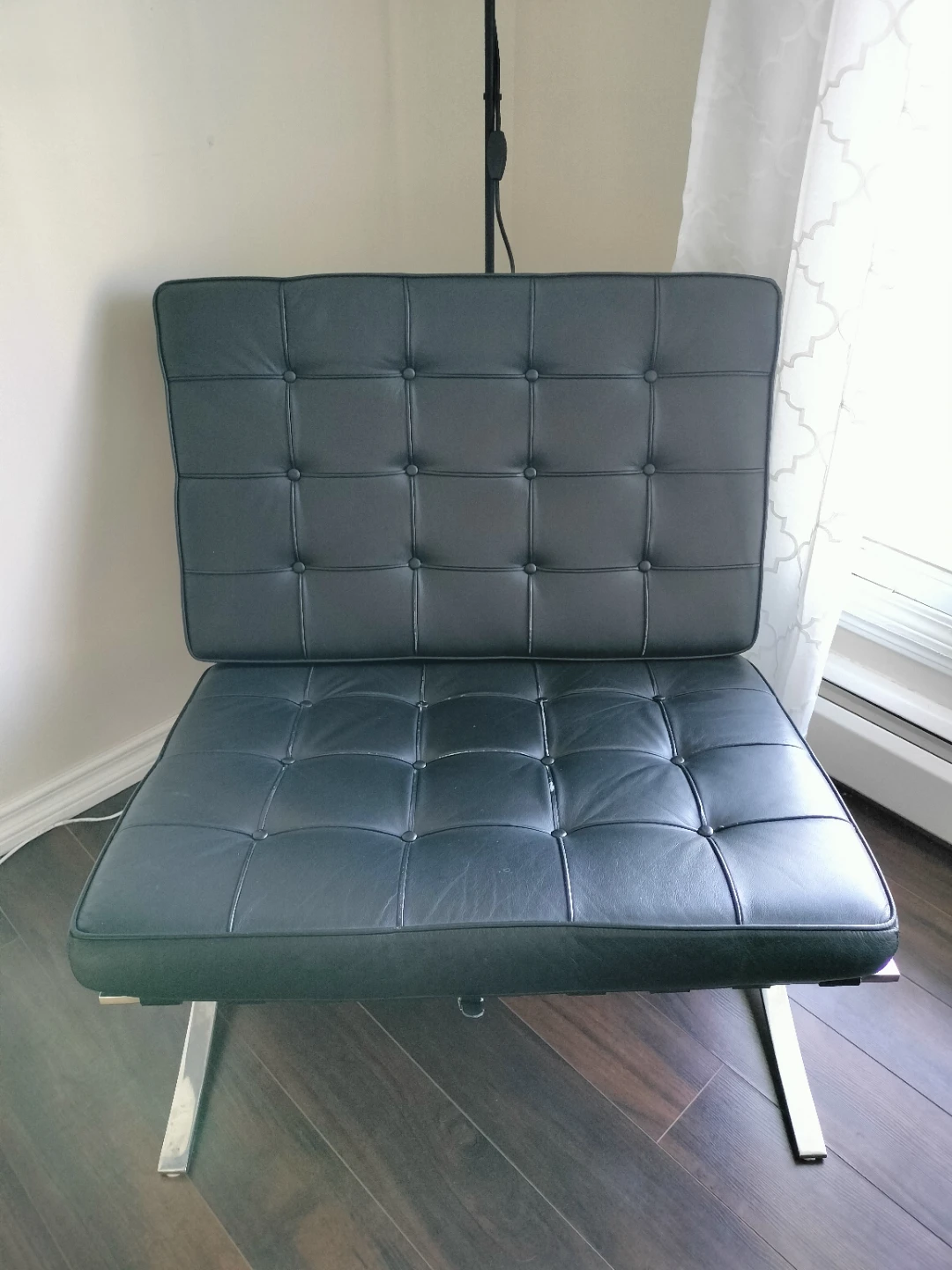 Black Leather Lounge Chair - photo 2