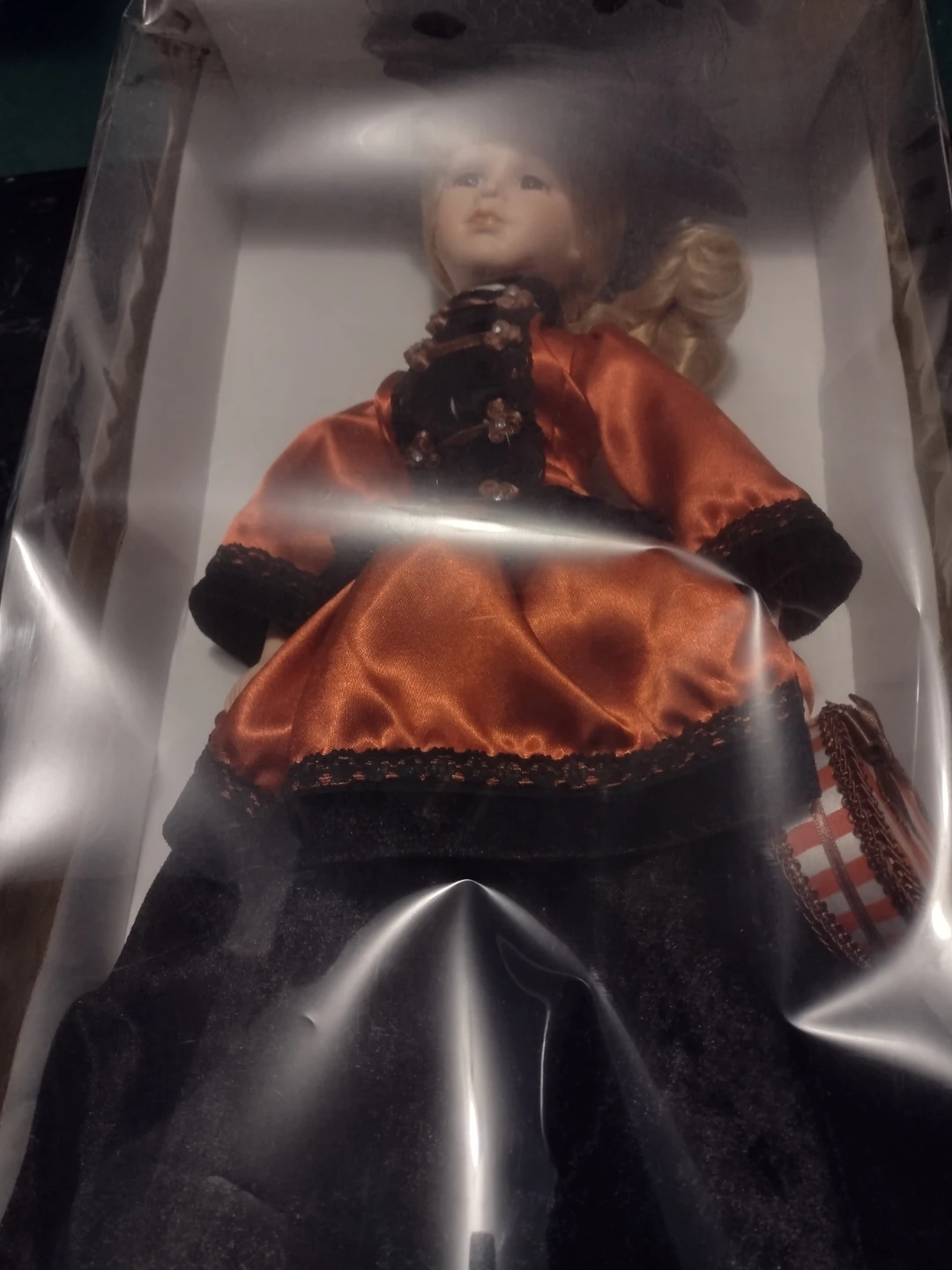 Timeless Treasures "Trésors Sans Fin" Porcelain Doll - photo 5