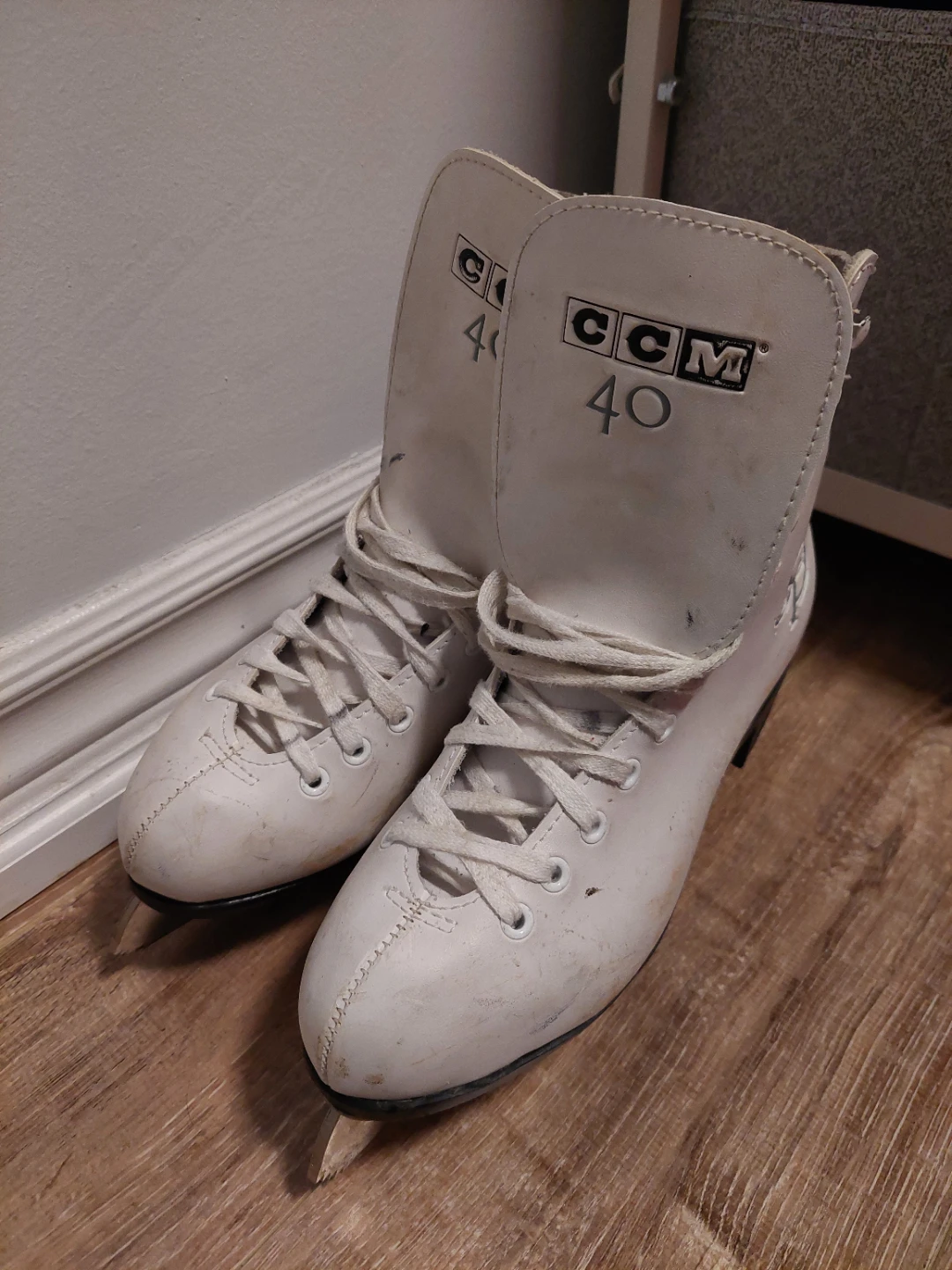 ccm women Figure Skates Size 5